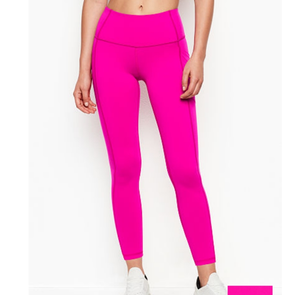 (SOLD) Victoria's Secret Knockout Crop Size M - Picture 1 of 7